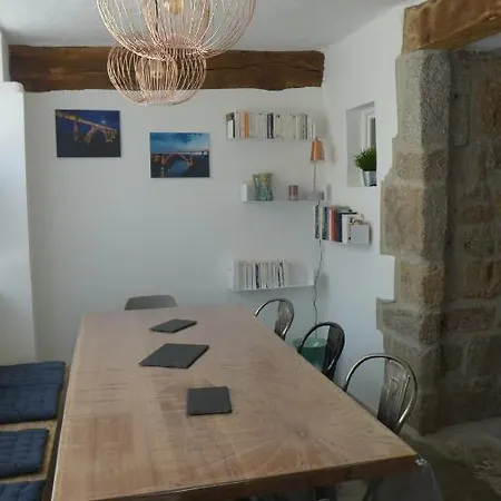 La Maison Toute De Travers Feriehus