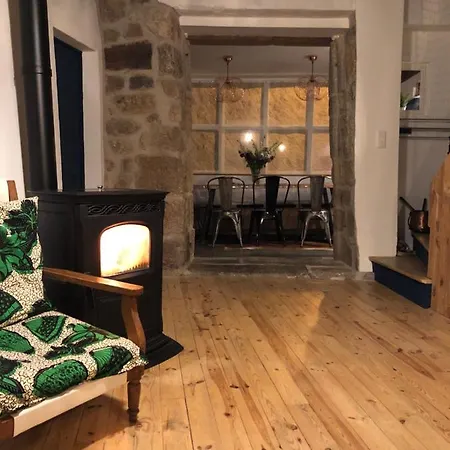 La Maison Toute De Travers *