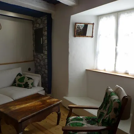 La Maison Toute De Travers Feriehus *