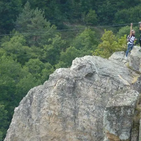 La Maison Toute De Travers Hébergement de vacances Le Malzieu-Ville