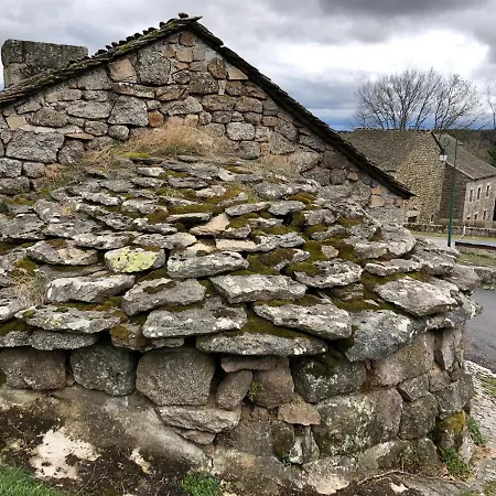 La Maison Toute De Travers * Le Malzieu-Ville